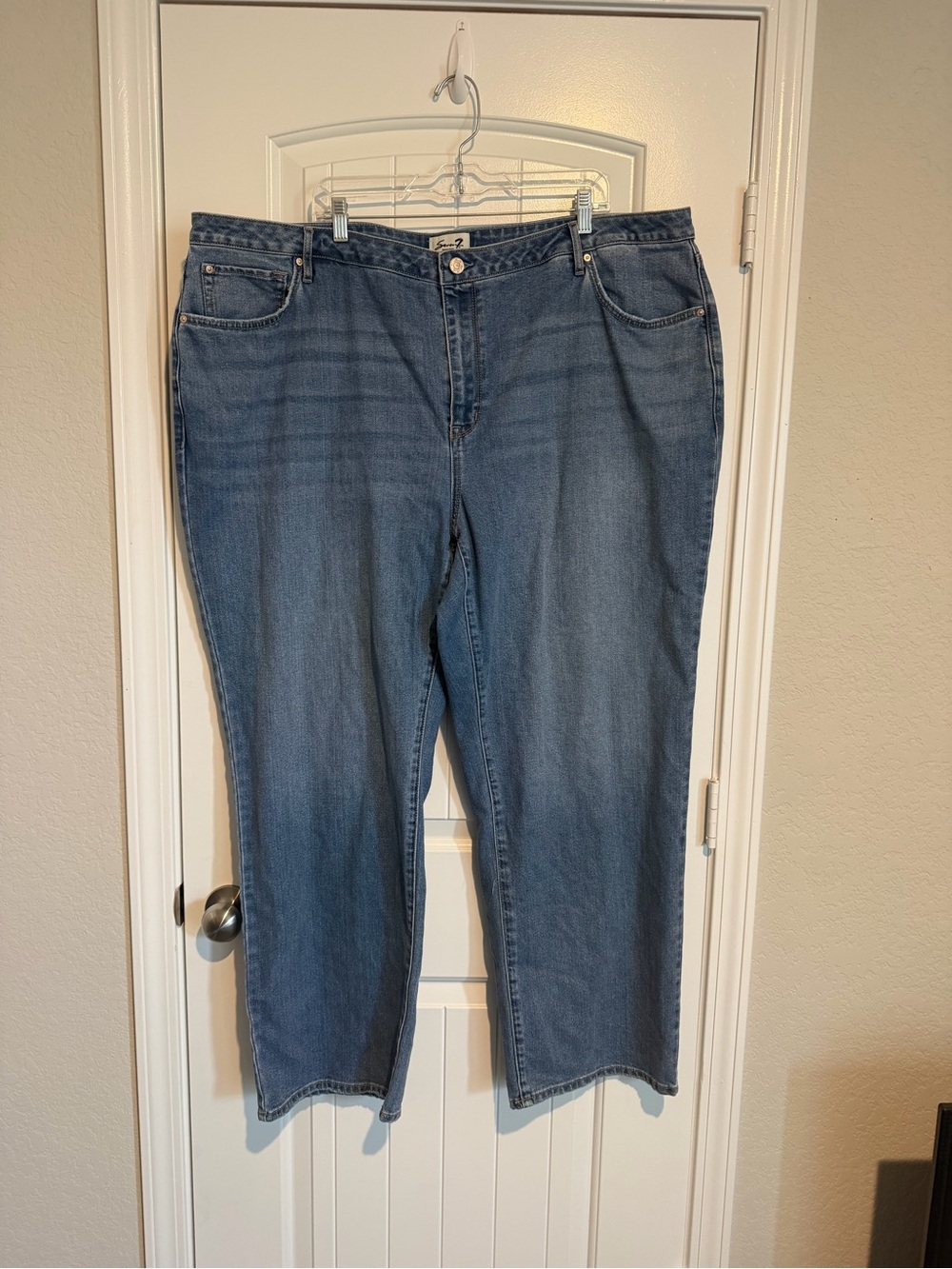 Seven7 Women’s Straight Leg Jeans in Classic Blue
